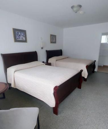 וואווה White Fang Motel מראה חיצוני תמונה