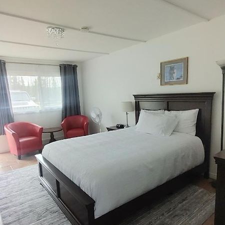 וואווה White Fang Motel מראה חיצוני תמונה