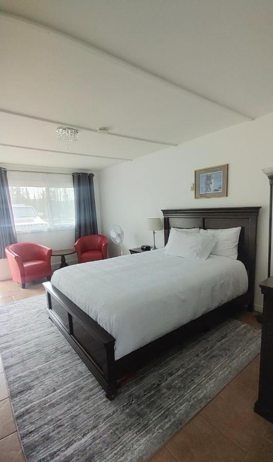 וואווה White Fang Motel מראה חיצוני תמונה